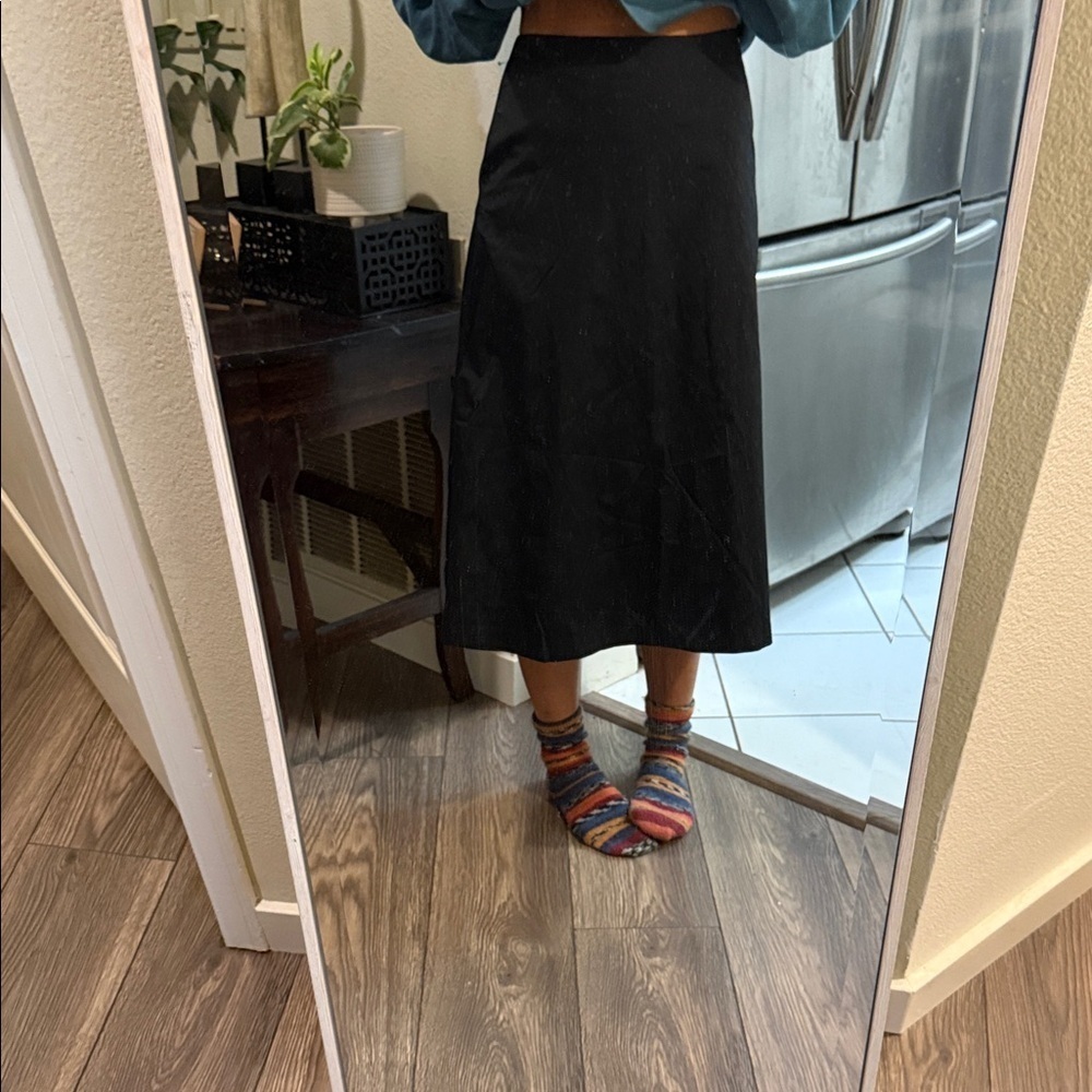 Banana republic perfect Chic Black Midi Skirt stretch size 2 with pockets
